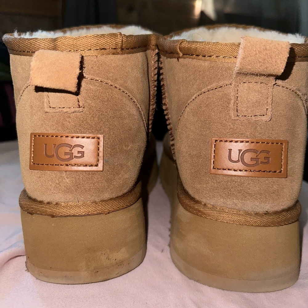 UGG- Classic Ultra Mini Platform Suede Boots